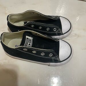 Kids converse shoes. No shoelaces. In good condition